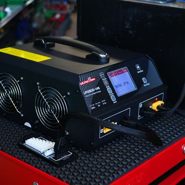 Зарядное устройство 2-канальное 28А 6-14S LiPo/LiHV 2800Вт 220В UP2800-14S PROTESTER UP2800-14S фото