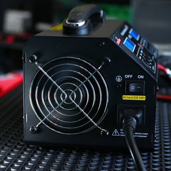 Зарядное устройство 2-канальное 2x22А 2-6S LiPo/LiHV 1100Вт 220В UP1100 PROTESTER UP1100 фото